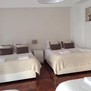 Guest house 4u Iv Airport, Lisbon